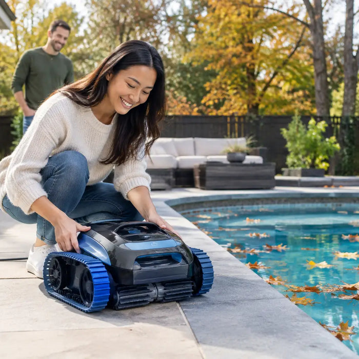 Choosing a Pool Robot for Oak Leaf Debris
